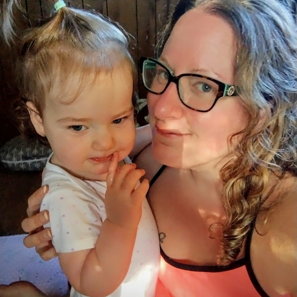 Meet your Posher, Alyssa - Picture 2 of 4